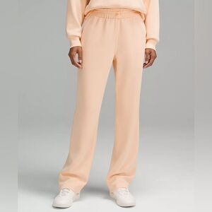 Lululemon Softstreme High-Rise Pant
Regular 6size